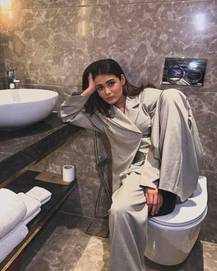 Shalini Pandey’s Bathroom Glam: A Hot Take - Gulte