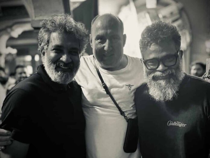 Pic: Rajamouli Visits Pushpa 2 Sets - Gulte