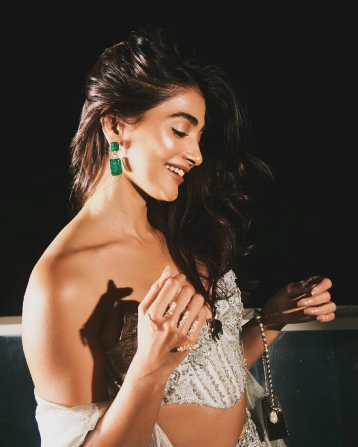 Pics- Pooja Hegde Lights Up Diwali Like Firecrackers! - Gulte