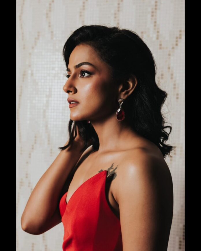 Shraddha Srinath Turns Up the Heat in Red! - Gulte