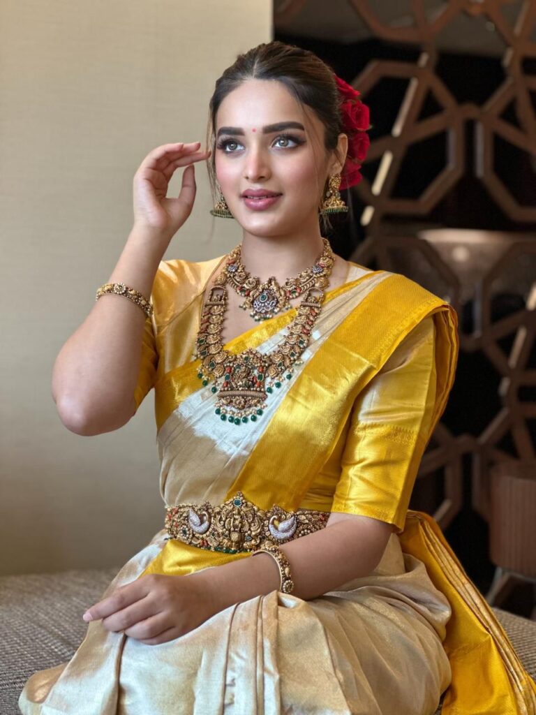 Nidhhi Agerwal Looks amzing in Saree