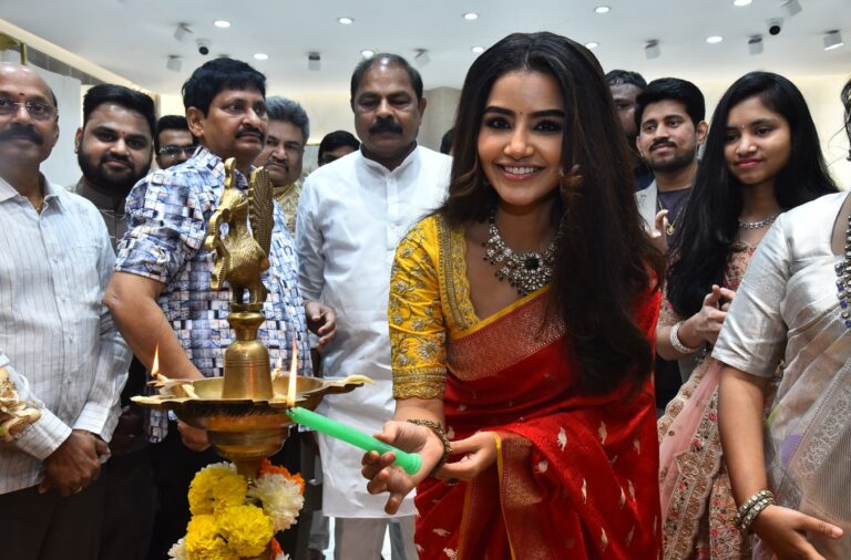 Anupama Parameswaran launches “Viyara Fine Silver jewellery” at Jubilee Hills